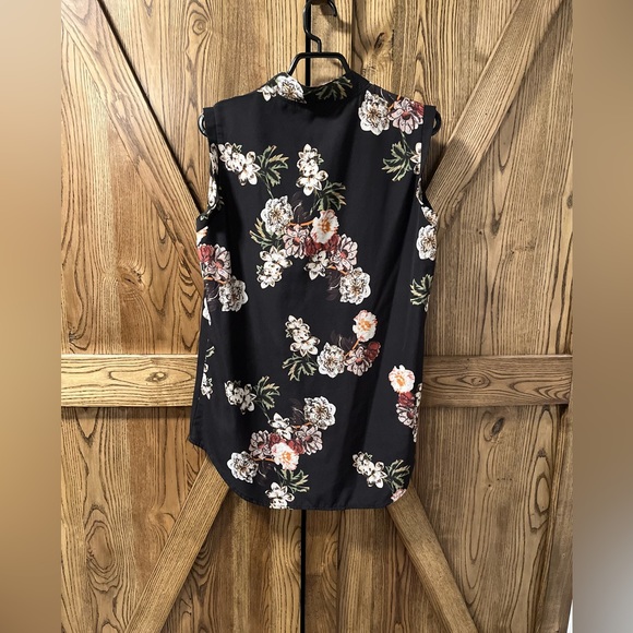 Amaryllis sleeveless blouse - Picture 6 of 6